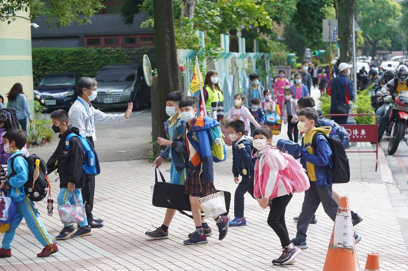 Parents voice concern over vaccination policy for kids