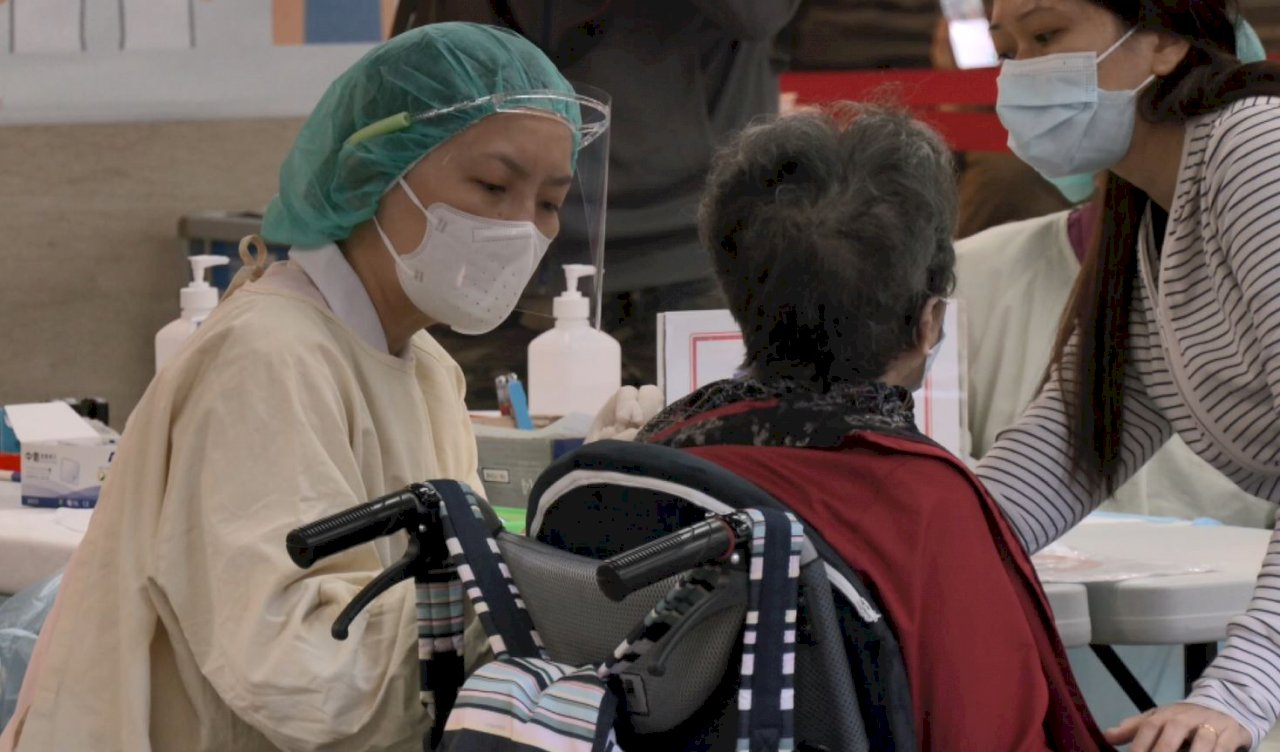 Taiwan starts giving out 2nd COVID boosters to elderly and high-risk groups