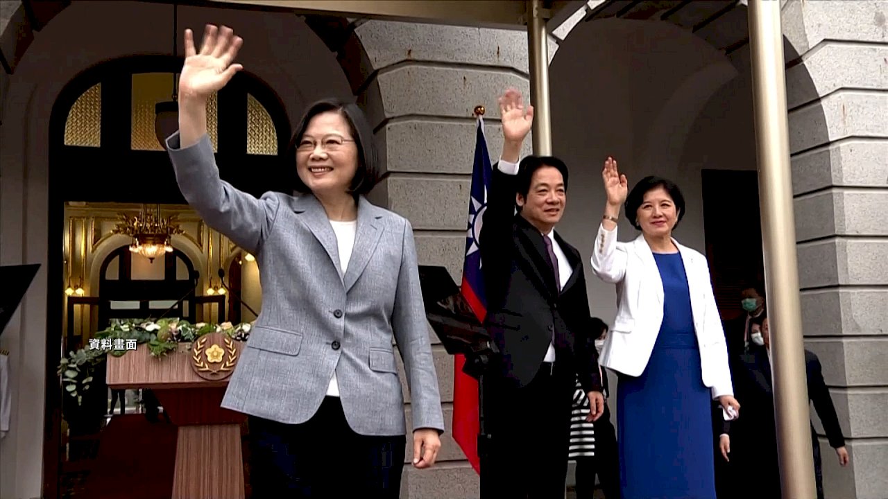 VIDEO: Support for president solid, but wavering: polls