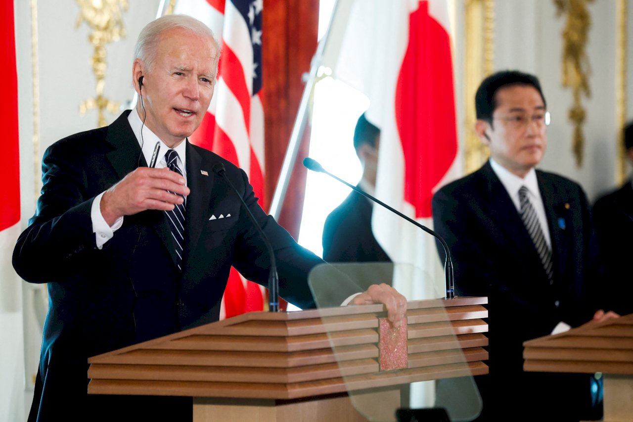 Biden: US would defend Taiwan
