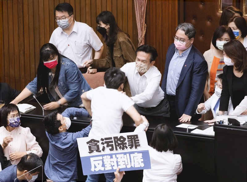 Lawmakers scrap over controversial amendment