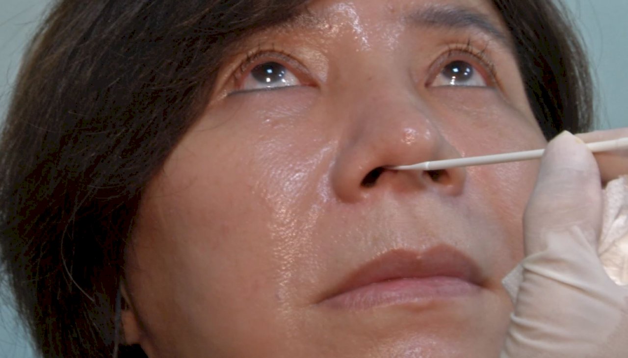 VIDEO: Doctors recommend rapid tests with nose and throat samples