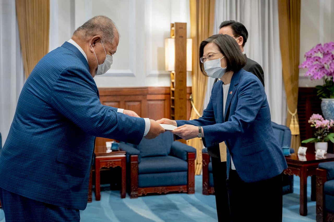 New Tuvalu ambassador presents credentials to President Tsai