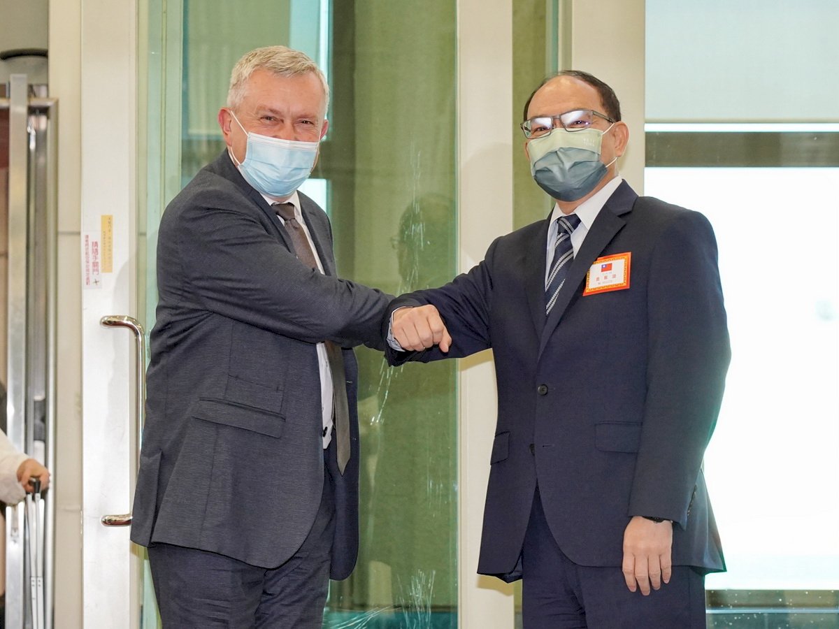 Lithuania government delegation arrives in Taiwan