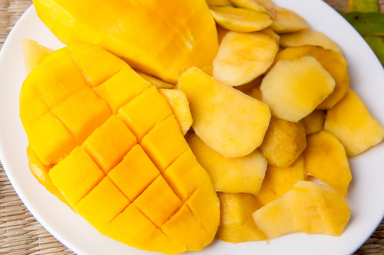 Hong Kong destroys 200 kgs of Taiwanese mangoes, citing traces of COVID