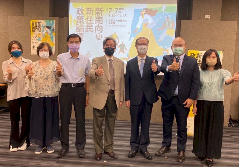 Government and community reps attend forum on new immigrants