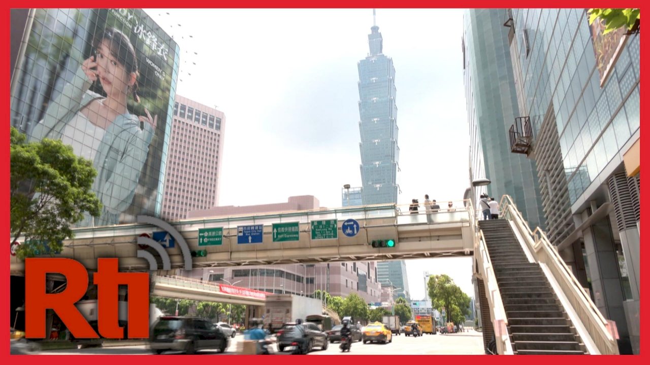 VIDEO: Photographers mourn beloved Taipei 101 footbridge