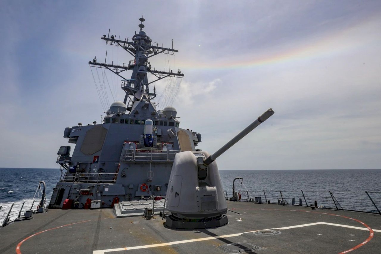 US Navy destroyer sails through Taiwan Strait