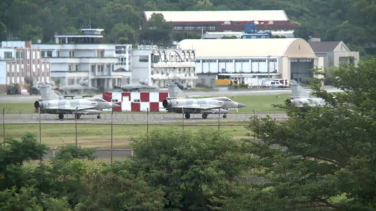VIDEO: Taiwanese armed forces on high alert in response to China drills