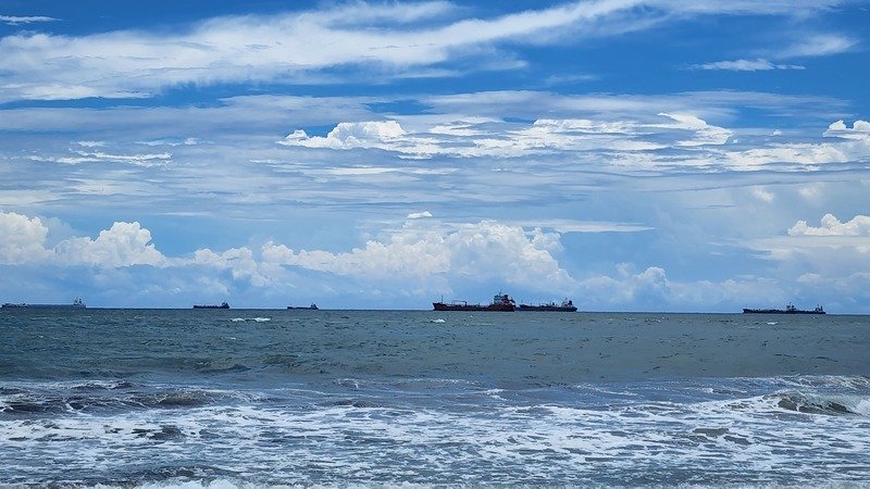 Taiwanese fishers wait for Chinese military exercises to end