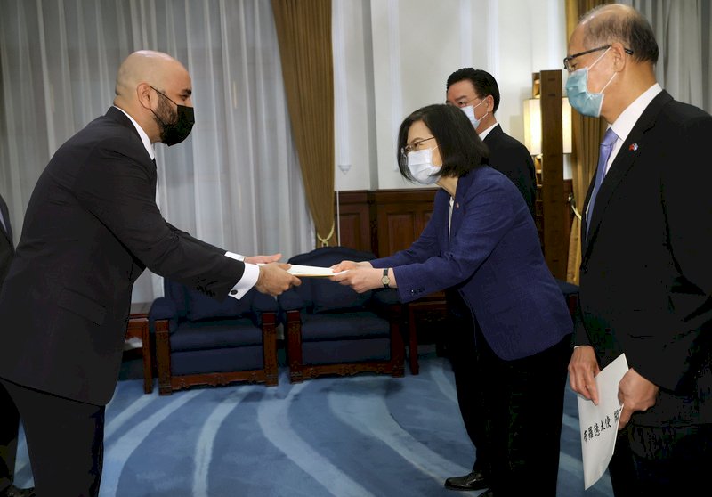 New Honduran ambassador meets President Tsai