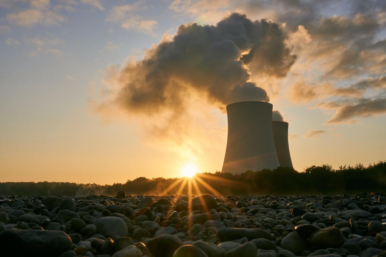 Nuclear reactor under repair after cooling pipe leak