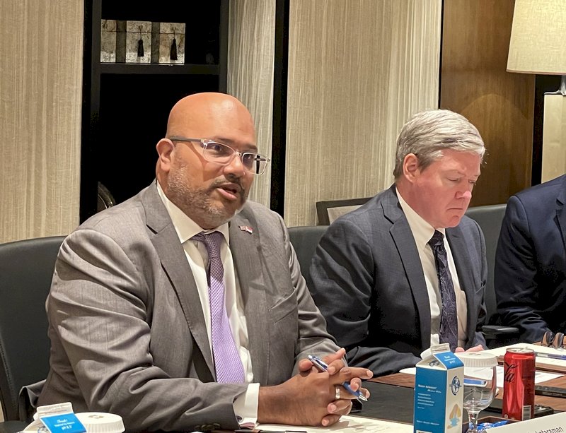 Top US official lauds economic ties, keeps mum on upcoming talks