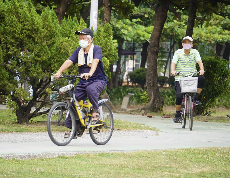 Written Hakka, language centers, and bike trails