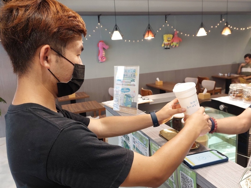 Burial Alternatives, Plastic Cup Ban, and Taiwanese Abroad
