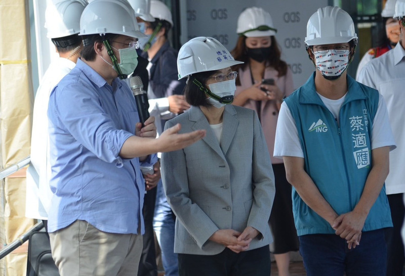 VIDEO: Keelung mayor candidates call in the cavalry as election nears