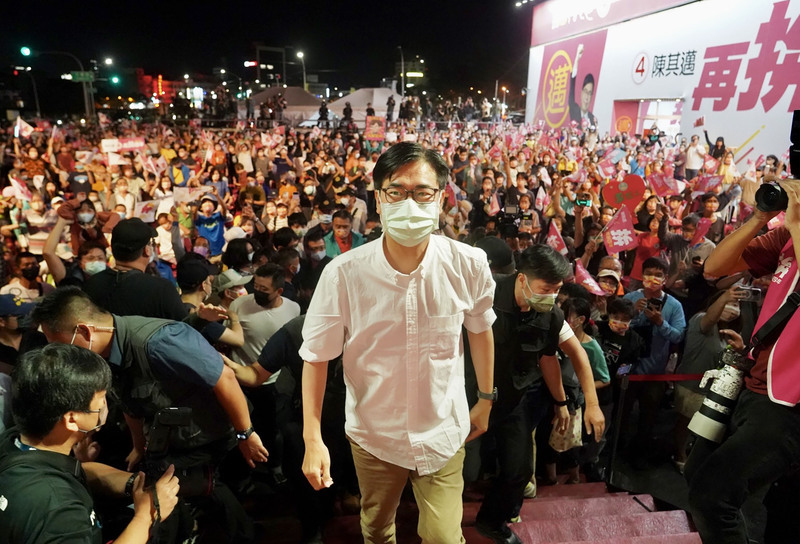 Major parties hold on to key localities