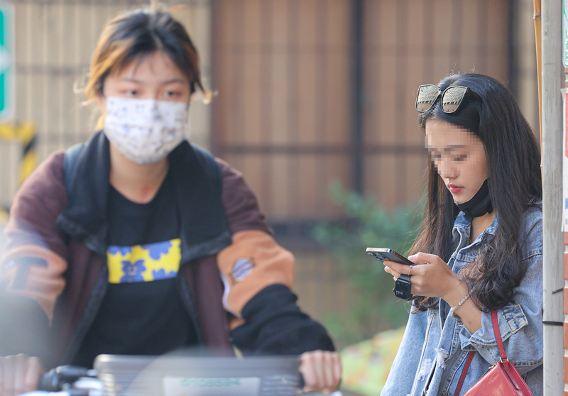 Outdoor masks, night market, and wheat