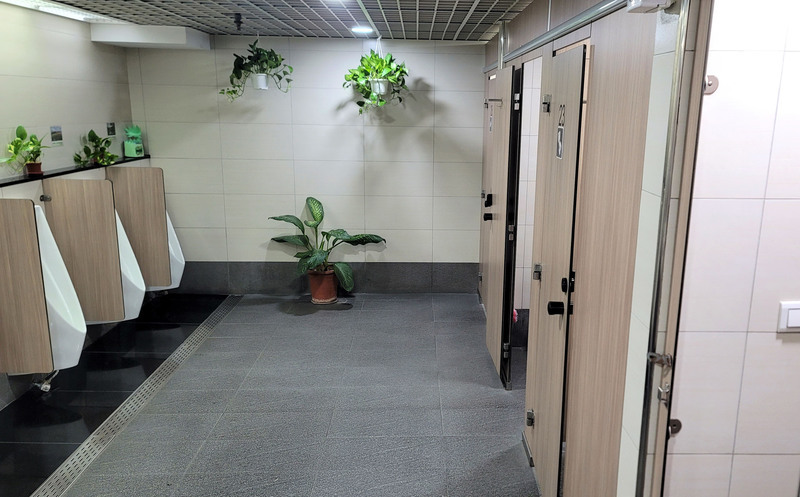 Why do I see fans on the floor whenever I go to the public toilets in Taiwan?