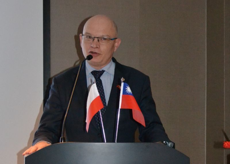 Polish parliamentarians sign a statement reaffirming support for Taiwan