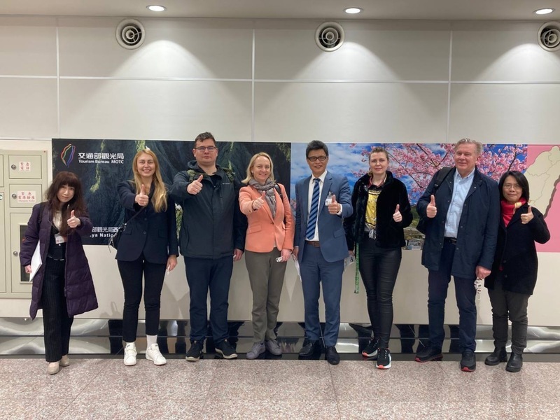 Lithuanian parliamentary delegation arrives in Taiwan