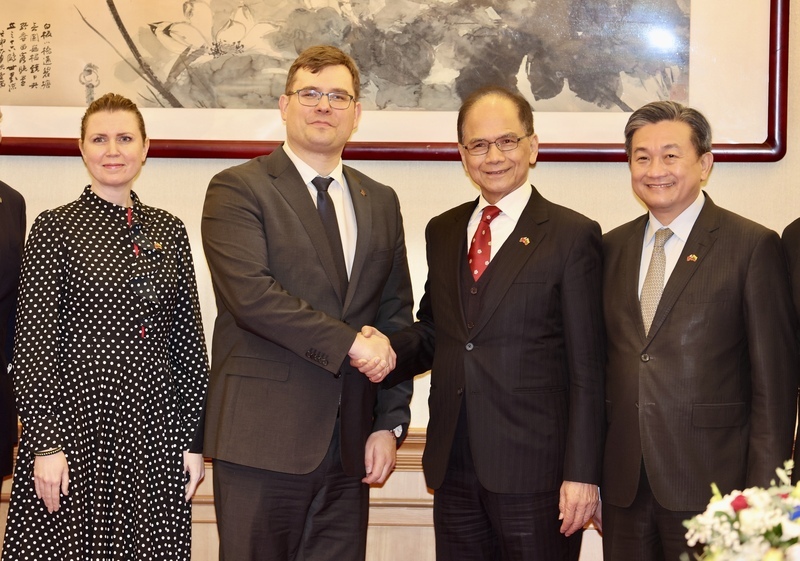 Lithuanian delegation shows solid relations with Taiwan: MOFA
