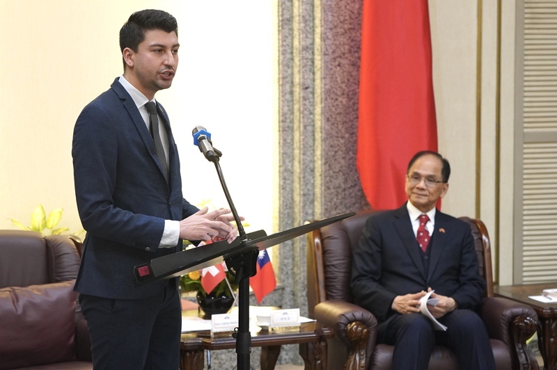 Swiss delegation says democracy must prevail