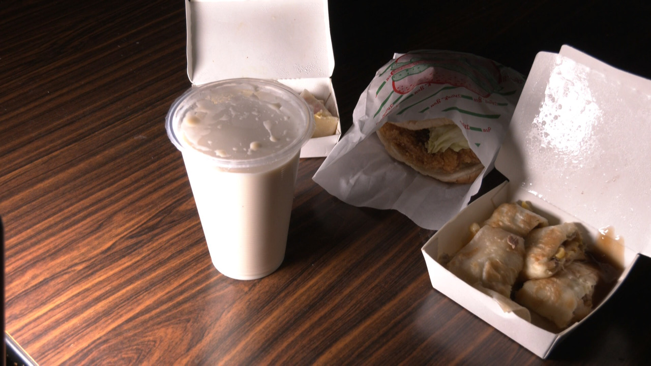 VIDEO: Inflation and egg scarcity raise breakfast prices