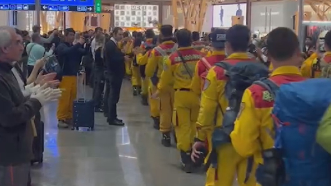 VIDEO: Taiwan rescue team receives applause before returning home
