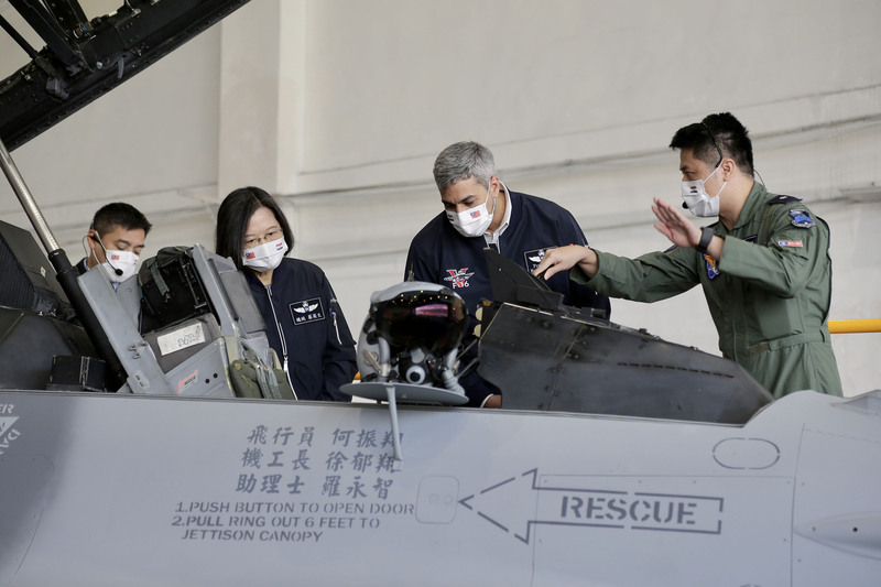 Paraguay president visits Taiwan air base in Hualien