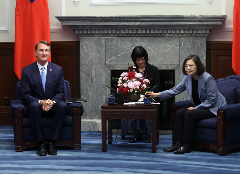 Virginia Governor Glenn Youngkin meets with President Tsai Ing-wen