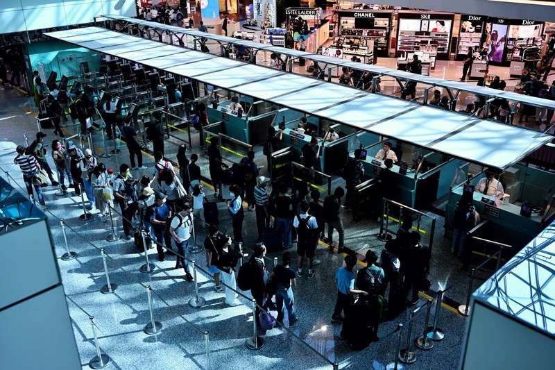 Taoyuan Airport reminds travelers to arrive early during the Dragon Boat Festival Holiday as daily passenger volume exceeds 100,000