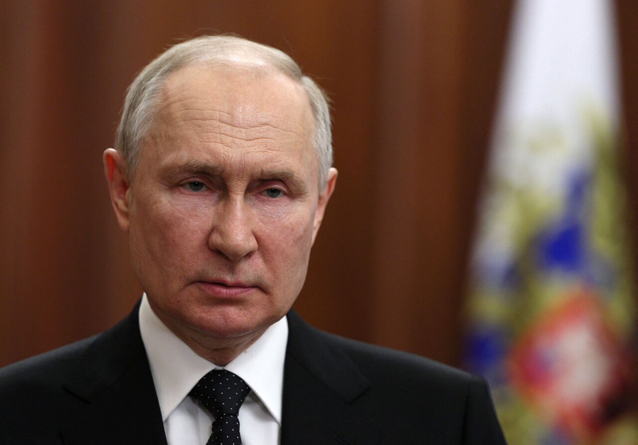 Putin calls armed uprising by paramilitary group ‘a stab in the back’ as rebels march towards Moscow
