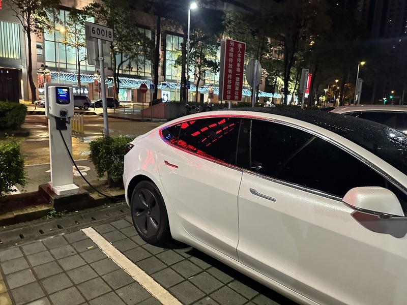 VIDEO: Parking wars - EV edition