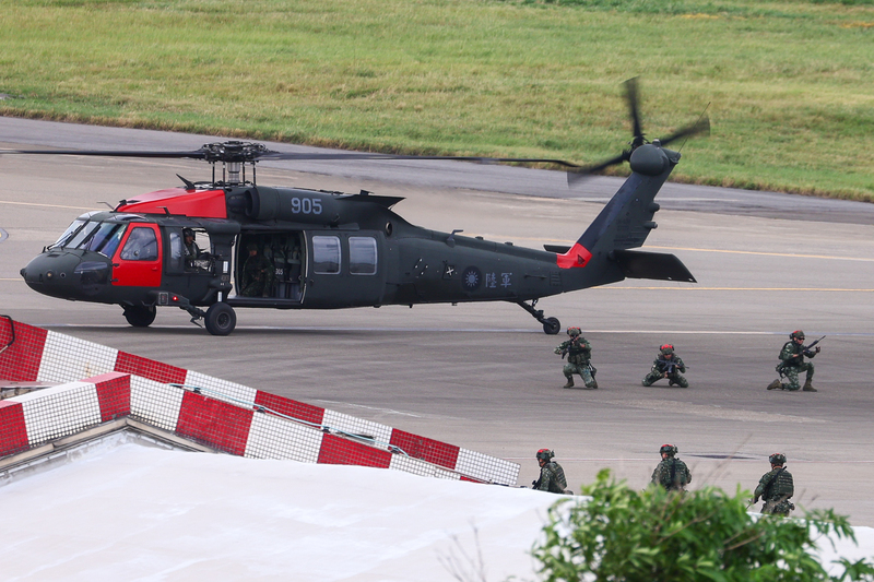 VIDEO: Han Kuang exercises come to Taiwan’s main airport and train station