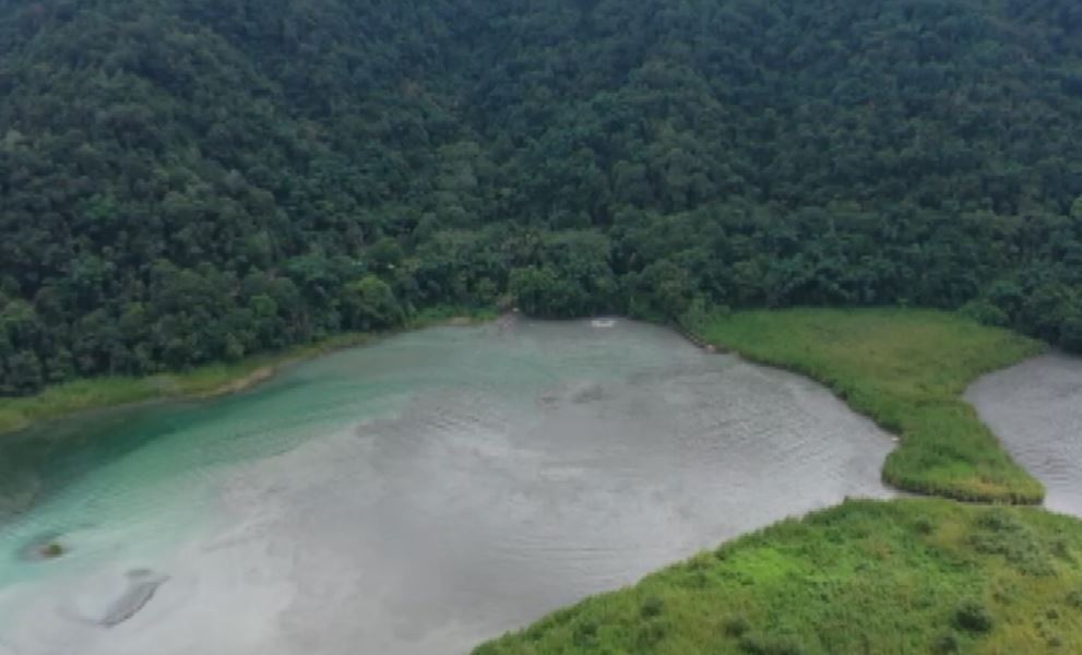 Bubbling mud water in Sun Moon Lake causes concern for onlookers