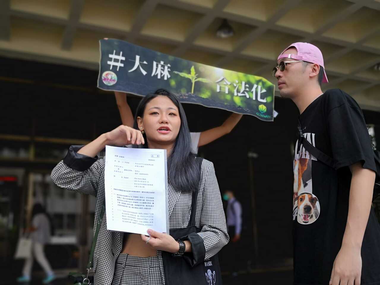 Taiwanese nationals can be prosecuted if filmed smoking cannabis abroad: Ministry of Justice