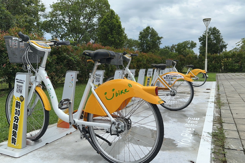Taipei 101 New Year's fireworks, kindness over at the MRT,  and YouBike rider insurance