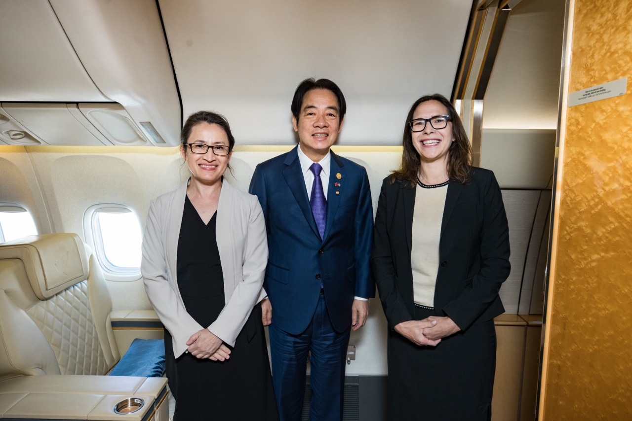 Vice President Lai met by AIT Chair during San Francisco stopover