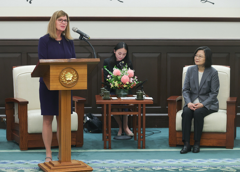 President Tsai meets with US cybersecurity delegation to discuss technological cooperation
