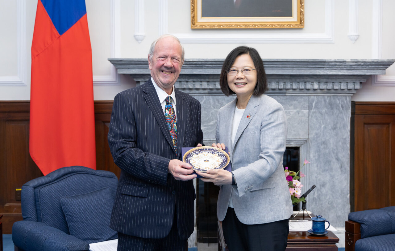 President Tsai Ing-wen meets with UK Trade Envoy