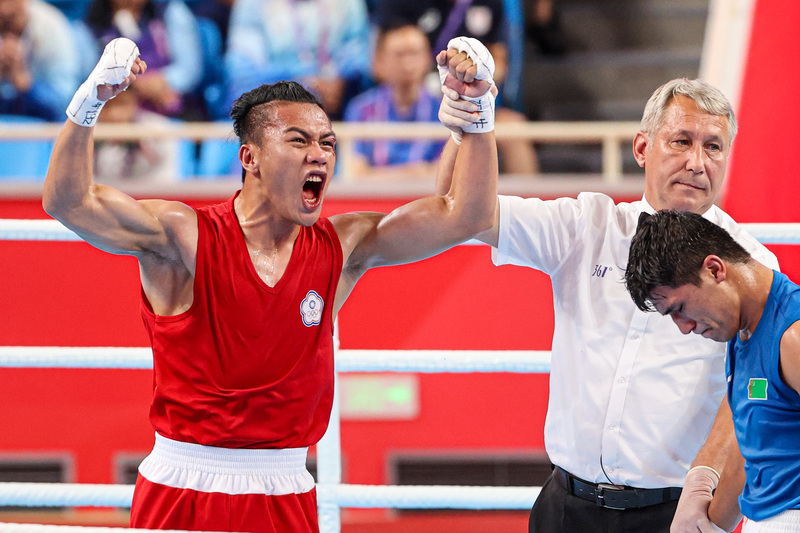 VIDEO:  Taiwanese boxer Kan Chia-wei wins silver and qualifies for the 2024 Paris Olympics