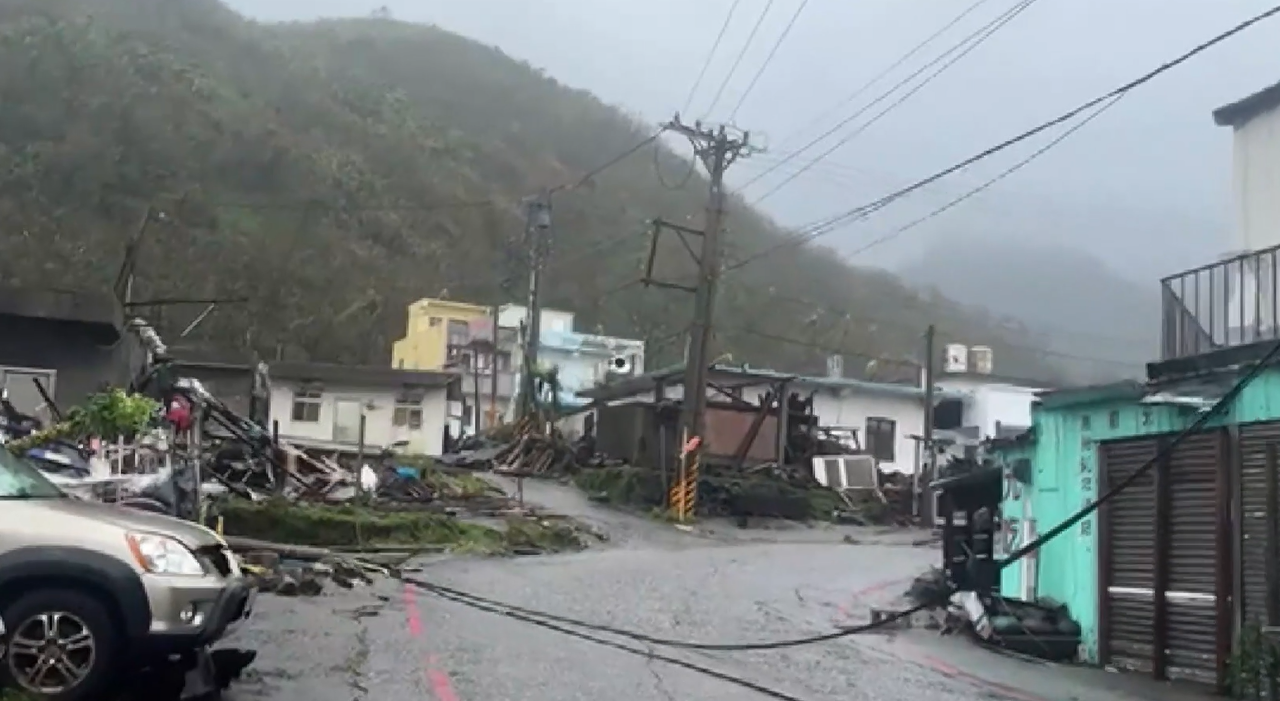 VIDEO: Typhoon Koinu causes severe damage on Orchid Island