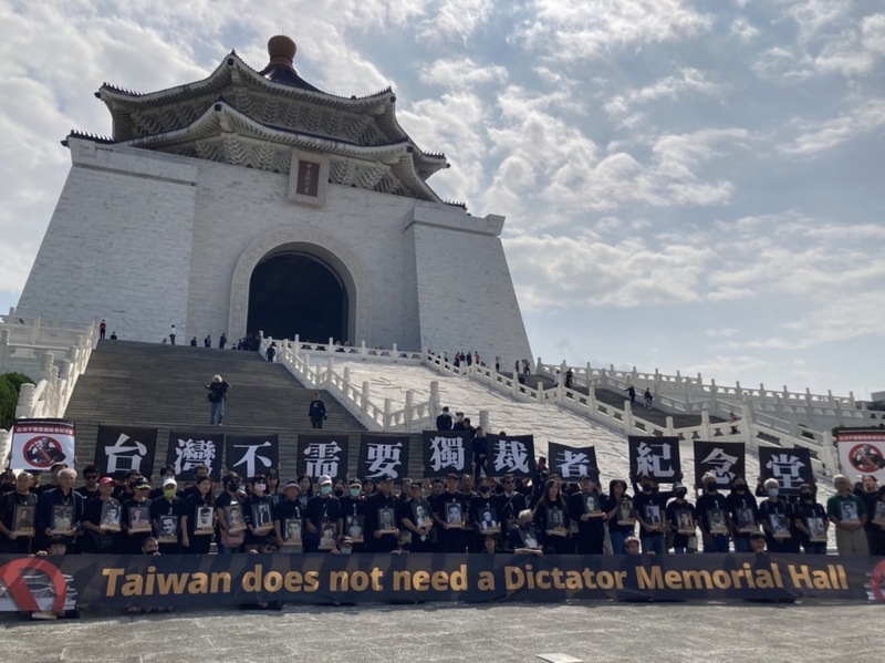 Moving honor guard the first of 3 steps to overhaul Chiang Kai-shek Memorial Hall