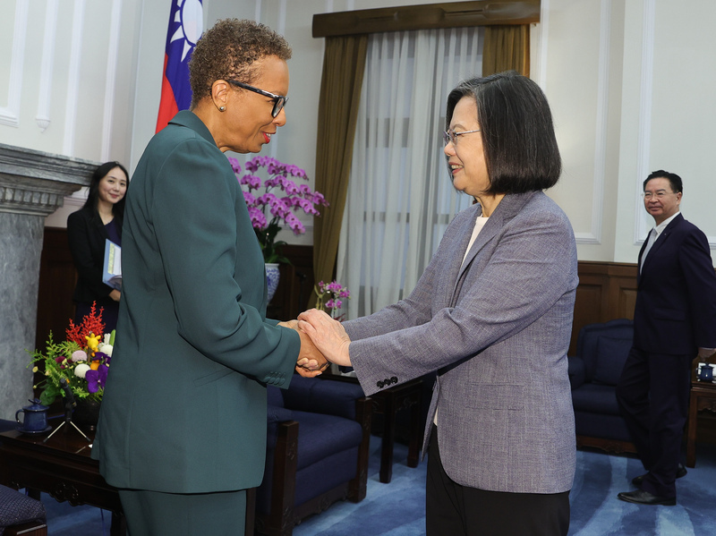 Tsai meets with delegation of UN representatives from diplomatic allies