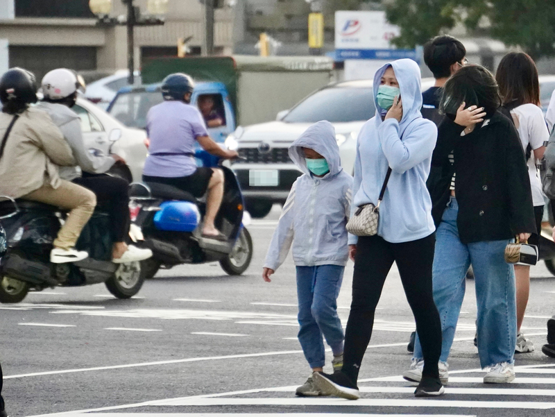 Multiple respiratory viruses surge in Taiwan as mask usage declines