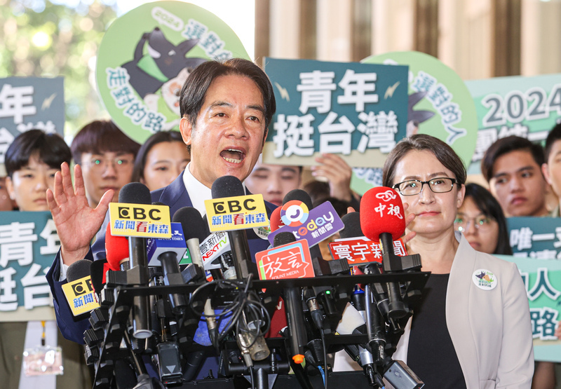 VIDEO: DPP pair are first to register for 2024 presidential election