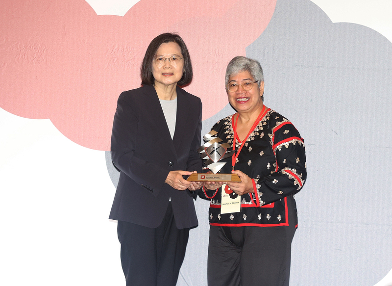 VIDEO: President presents Filipino children’s rights advocate with Asia Democracy Human Rights Award