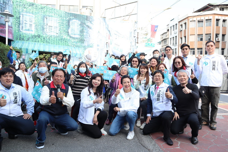 VIDEO: Vice presidential candidates keep busy campaigning