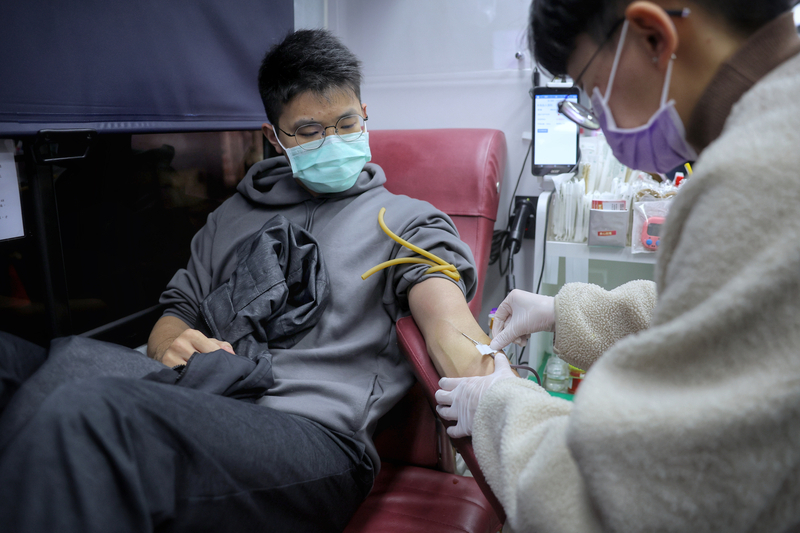 WATCH: Taichung temple offers 24K gold gifts for type O blood donations